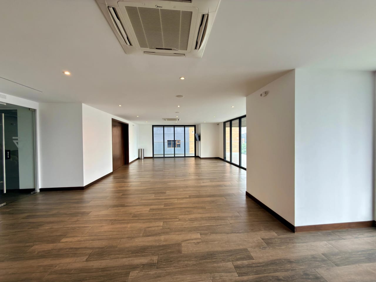 Alquilo apartamento en Vasanta zona 10 — Apartamento en Alquiler en Zona 10, Guatemala, Ciudad — foto 13 de 17