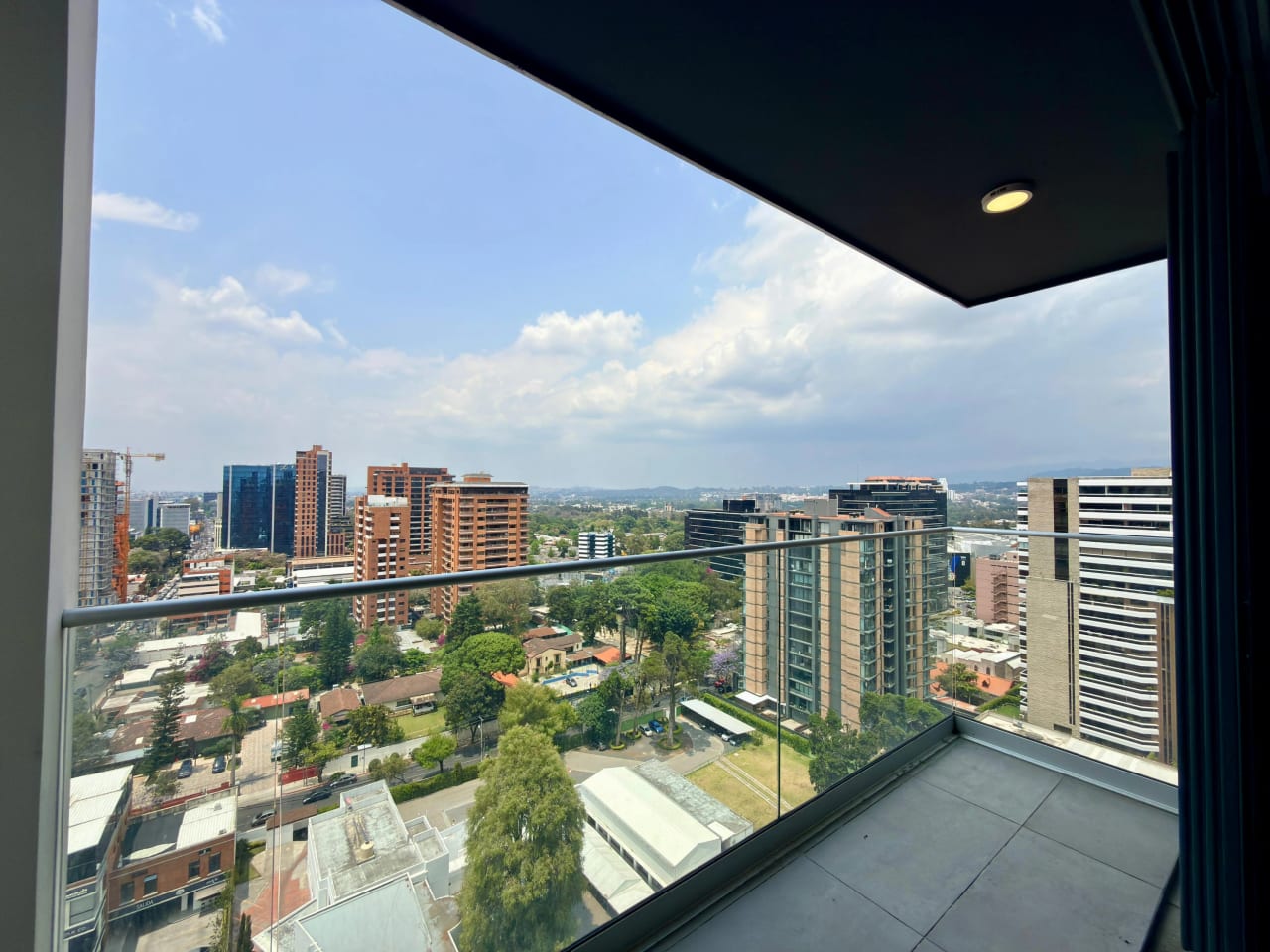 Alquilo apartamento en Vasanta zona 10 — Apartamento en Alquiler en Zona 10, Guatemala, Ciudad — foto 3 de 17