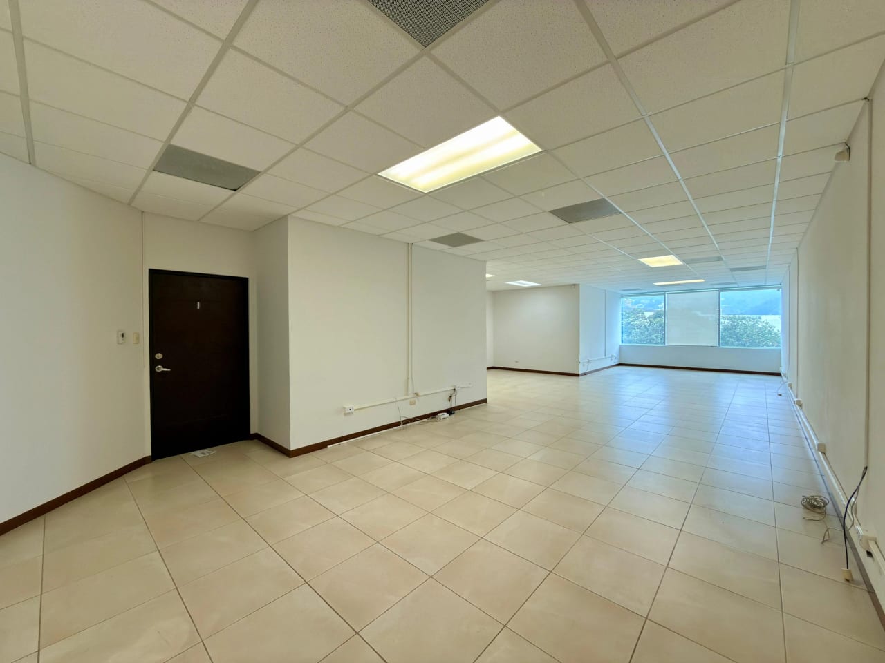 Alquilo oficina en Zona Pradera zona 10 — Apartamento en Alquiler en Zona 10, Guatemala, Ciudad — foto 1 de 13