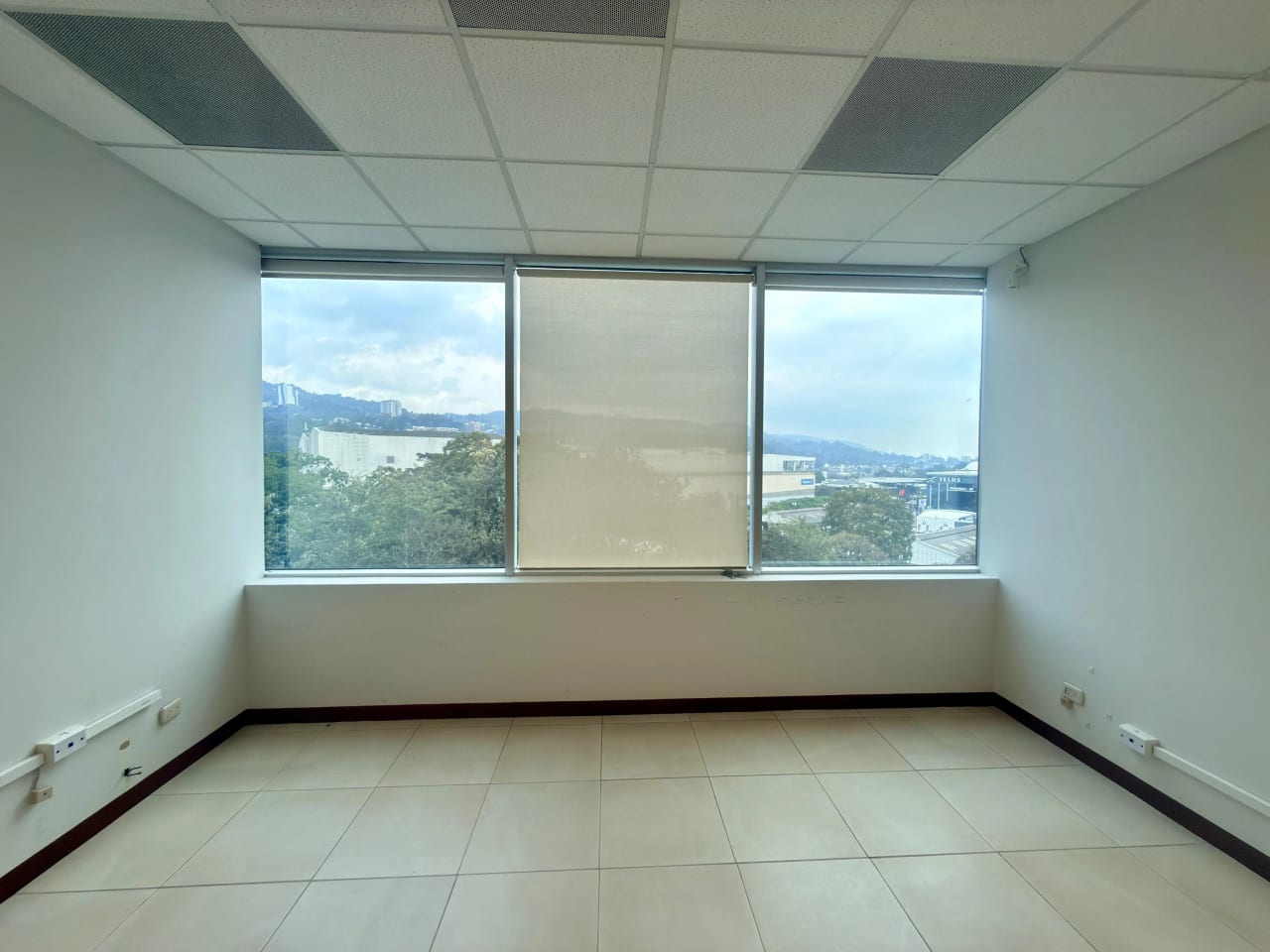 Alquilo oficina en Zona Pradera zona 10 — Apartamento en Alquiler en Zona 10, Guatemala, Ciudad — foto 8 de 13