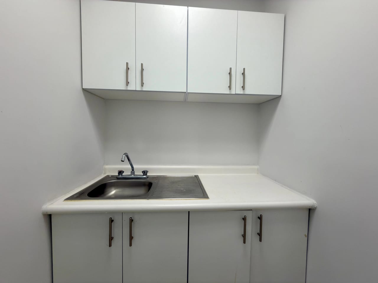 Alquilo oficina en Zona Pradera zona 10 — Apartamento en Alquiler en Zona 10, Guatemala, Ciudad — foto 10 de 13