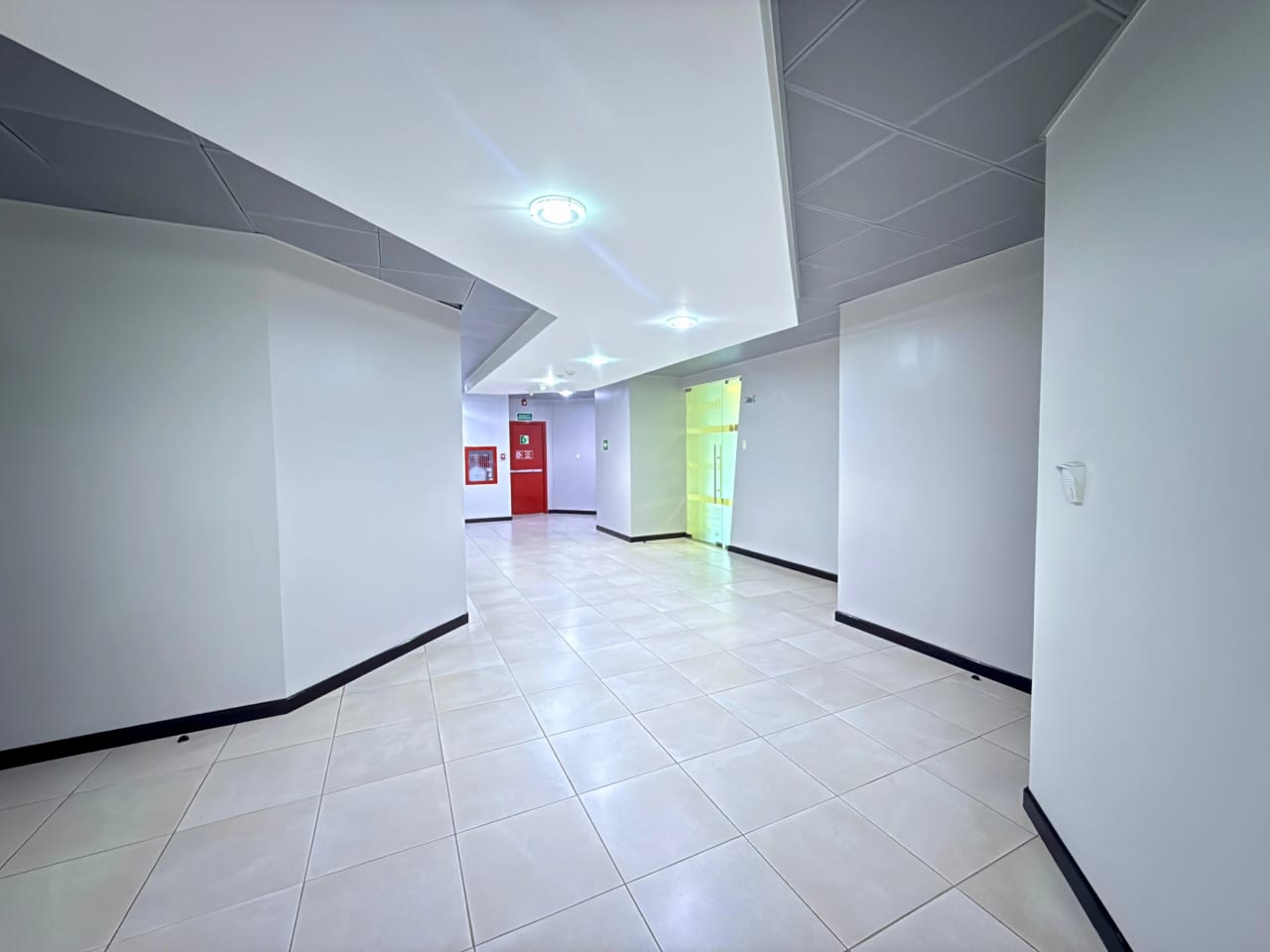 Alquilo oficina en Zona Pradera zona 10 — Apartamento en Alquiler en Zona 10, Guatemala, Ciudad — foto 12 de 13