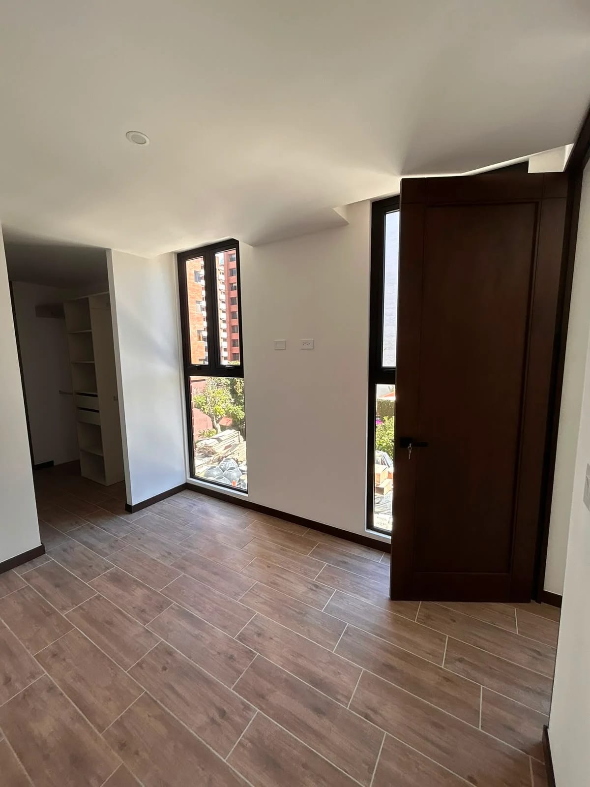 Alquilo apartamento en Torre Ferran 2 zona 14 - Image 3