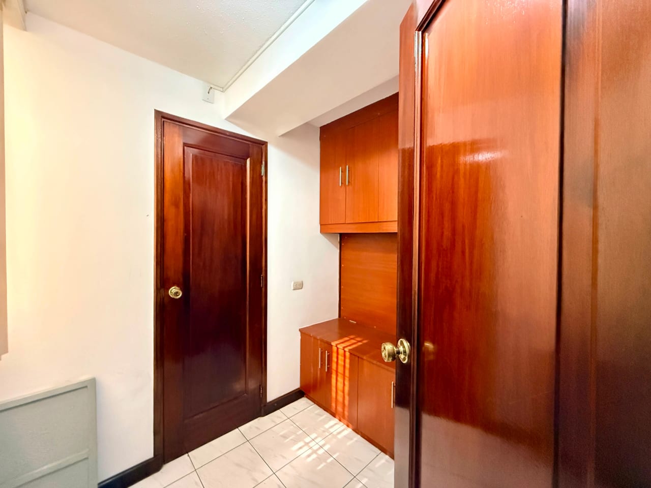 Vendo apartamento en Moradas del Acueducto zona 10 — Apartamento en Venta en Zona 10, Guatemala, Ciudad — foto 16 de 17