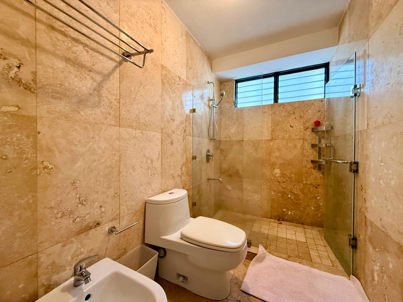 Vendo apartamento en Moradas del Acueducto zona 10 — Apartamento en Venta en Zona 10, Guatemala, Ciudad — foto 17 de 17
