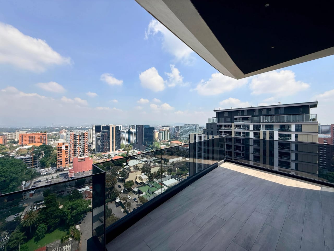 Vendo apartamento en edificio Santa Sofia 7ma zona 10 — Apartamento en Venta en Zona 10, Guatemala, Ciudad — foto 3 de 17
