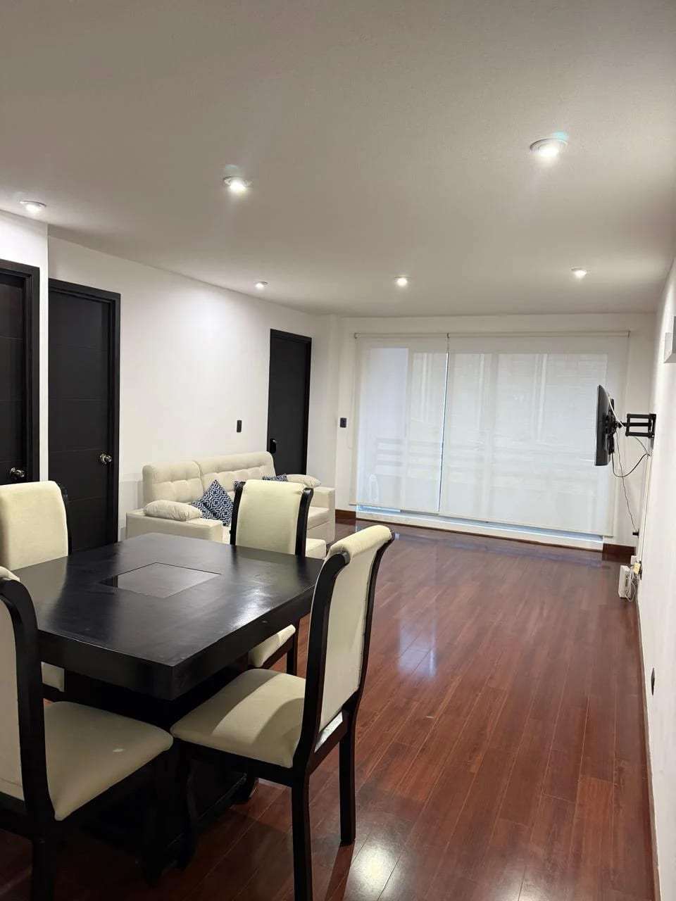 Apartamento en alquiler en edifcio Bosques de Euskadi zona 16 — Apartamento en Alquiler en Zona 16, Guatemala, Ciudad — foto 1 de 15