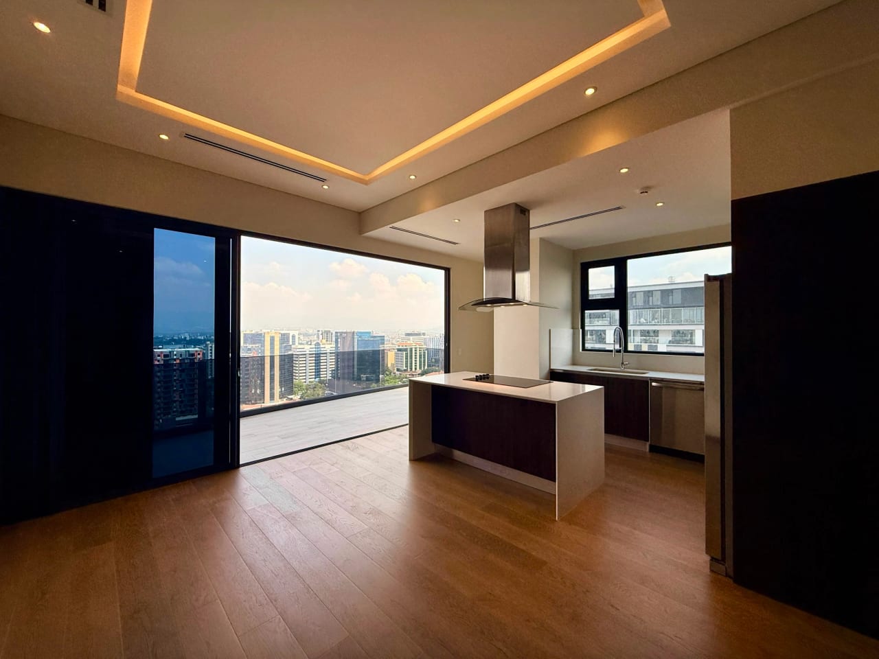 Apartamento en venta en edificio Santa Sofia 7ma zona 10 — Apartamento en Venta en Zona 10, Guatemala, Ciudad — foto 2 de 17