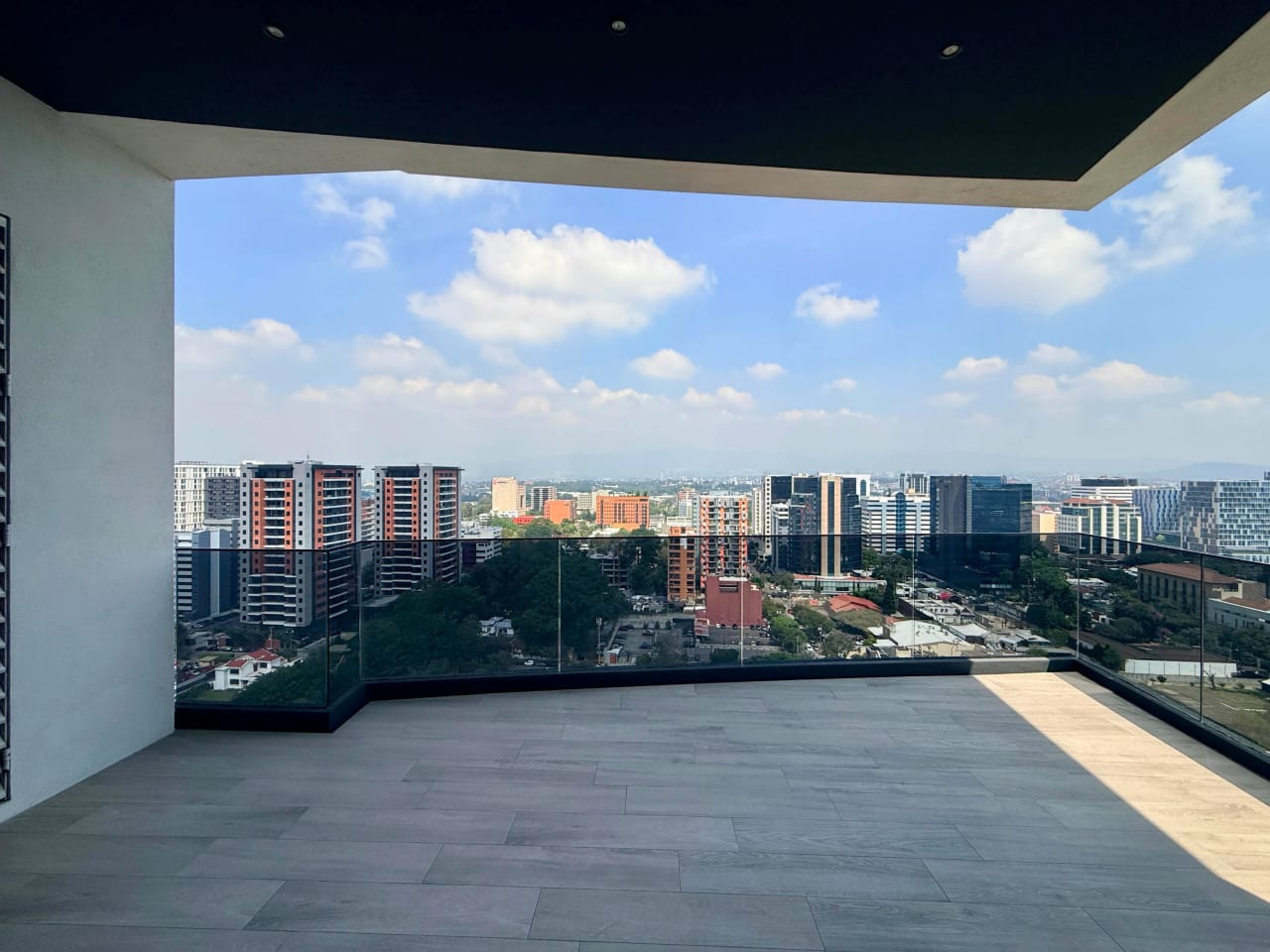 Apartamento en venta en edificio Santa Sofia 7ma zona 10 — Apartamento en Venta en Zona 10, Guatemala, Ciudad — foto 4 de 17