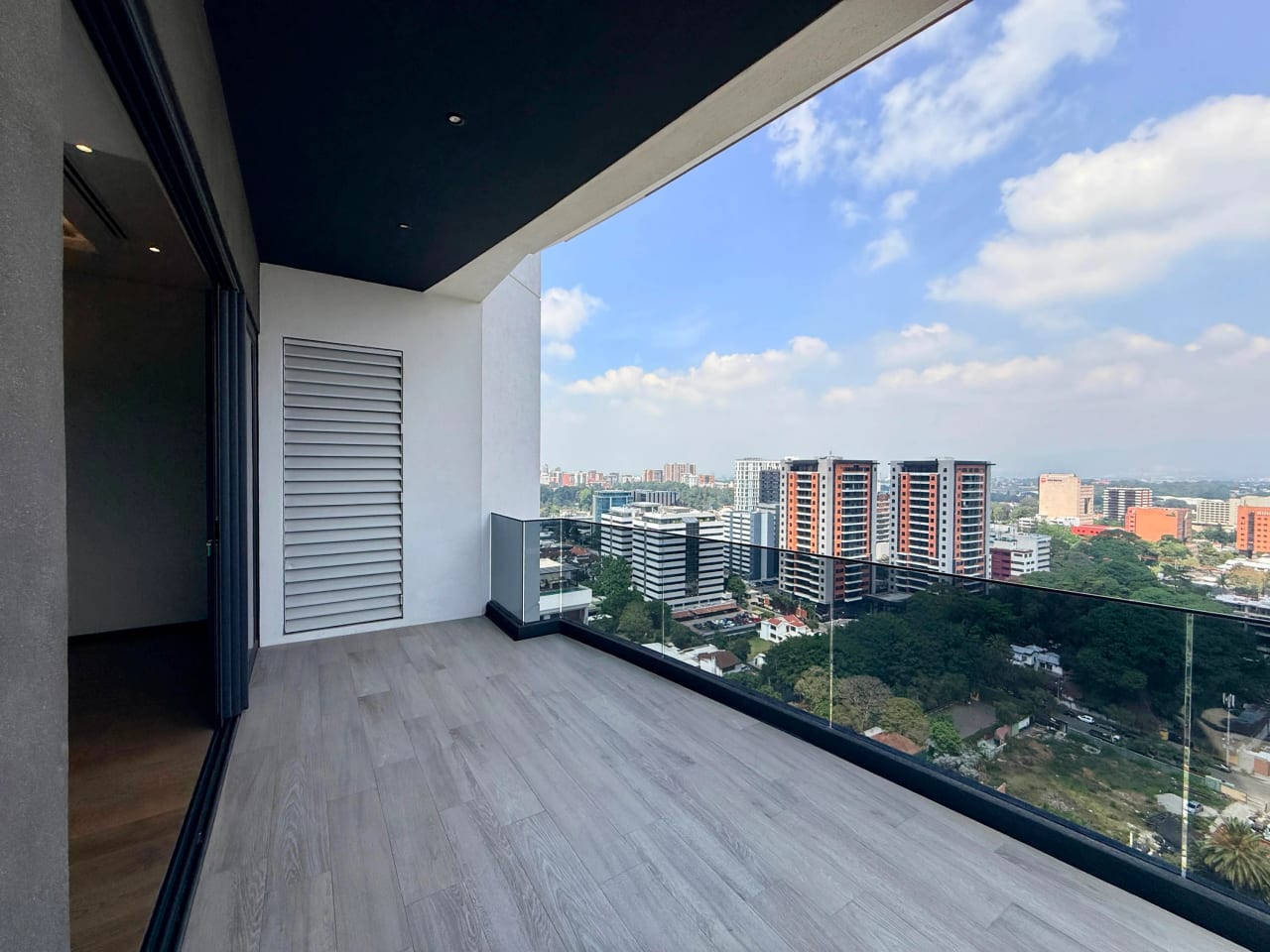 Apartamento en venta en edificio Santa Sofia 7ma zona 10 — Apartamento en Venta en Zona 10, Guatemala, Ciudad — foto 5 de 17