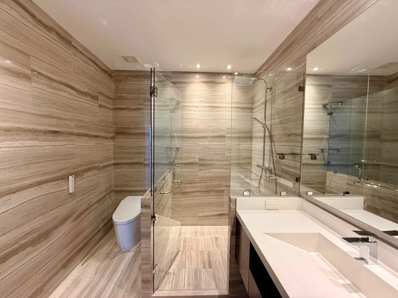 Apartamento en venta en edificio Santa Sofia 7ma zona 10 — Apartamento en Venta en Zona 10, Guatemala, Ciudad — foto 10 de 17