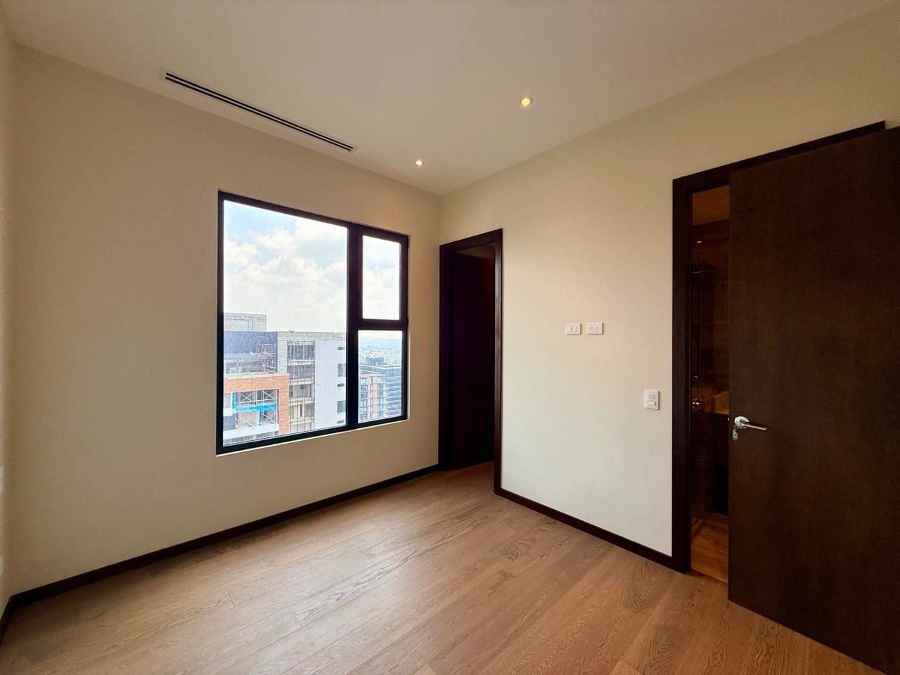 Apartamento en venta en edificio Santa Sofia 7ma zona 10 — Apartamento en Venta en Zona 10, Guatemala, Ciudad — foto 13 de 17