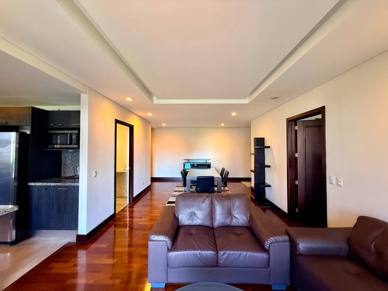 Apartamento amueblado en aquiler Santa Sofia zona 10 — Apartamento en Alquiler en Zona 10, Guatemala, Ciudad — foto 1 de 17
