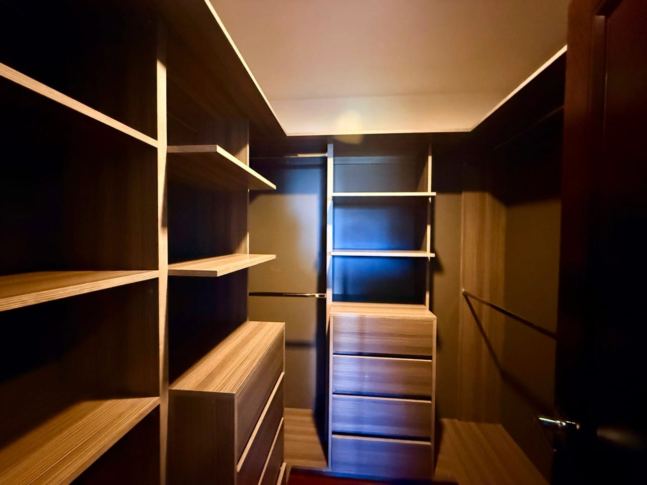 Apartamento amueblado en aquiler Santa Sofia zona 10 — Apartamento en Alquiler en Zona 10, Guatemala, Ciudad — foto 6 de 17