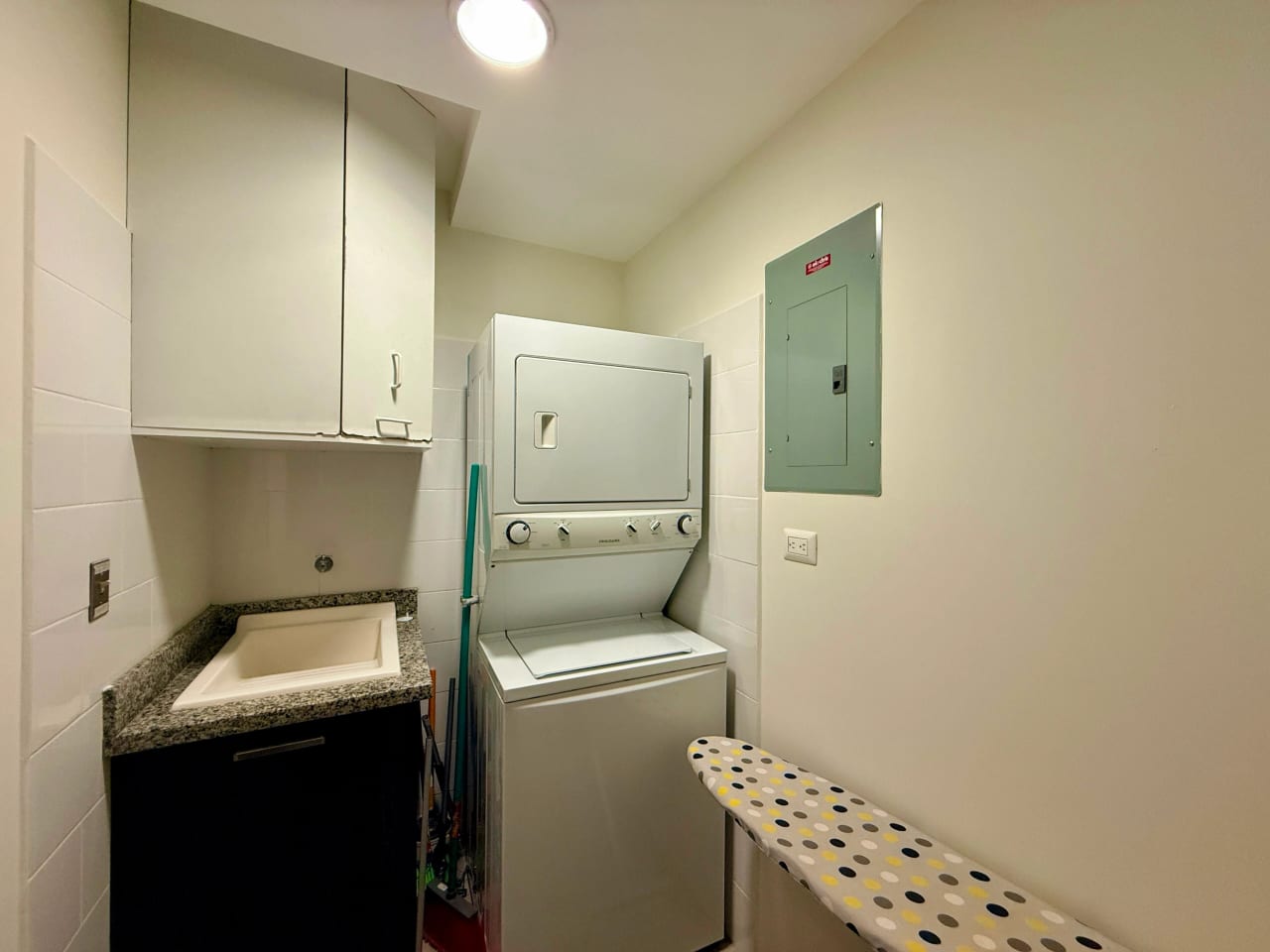 Apartamento amueblado en aquiler Santa Sofia zona 10 — Apartamento en Alquiler en Zona 10, Guatemala, Ciudad — foto 17 de 17