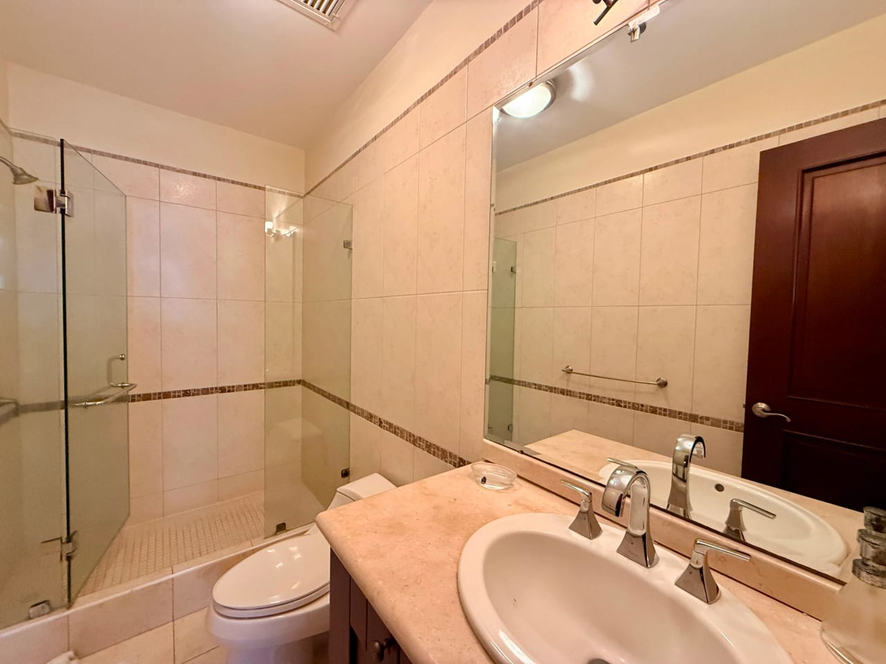 Apartamento amueblado en alquiler enm edificio Casa Rialto zona 14 — Apartamento en Alquiler en Zona 14, Guatemala, Ciudad — foto 14 de 17