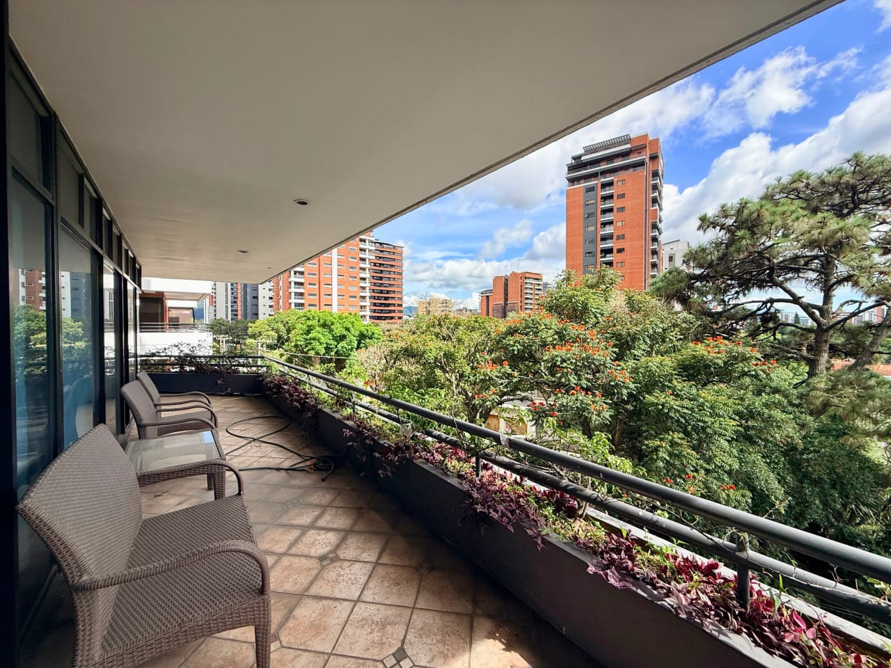 Apartamento amueblado en L'excellence zona 14 — Apartamento en Alquiler en Zona 14, Guatemala, Ciudad — foto 5 de 17