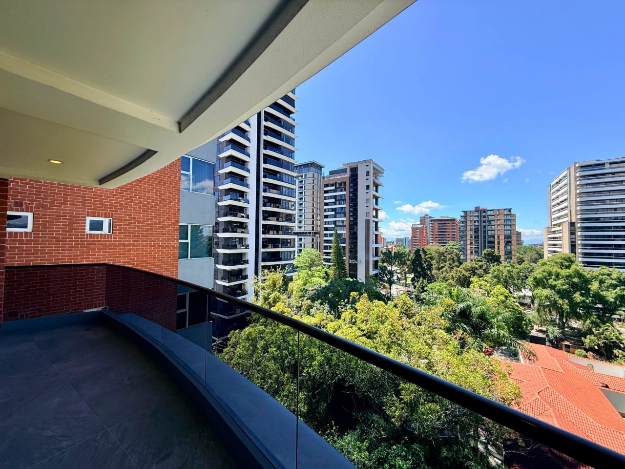 Apartamento amuebaldo en alquiler edifcio Santa Sofia zona 10 — Apartamento en Alquiler en Zona 10, Guatemala, Ciudad — foto 14 de 17