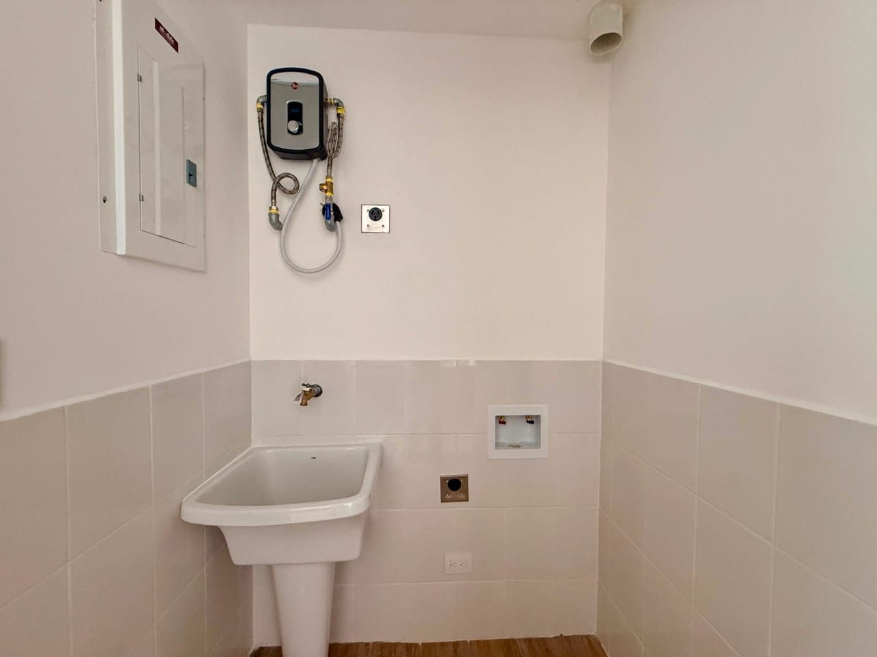 Apartamento en alquiler en eidficio Abitare Americas zona 13 — Apartamento en Alquiler en Zona 13, Guatemala, Ciudad — foto 16 de 17