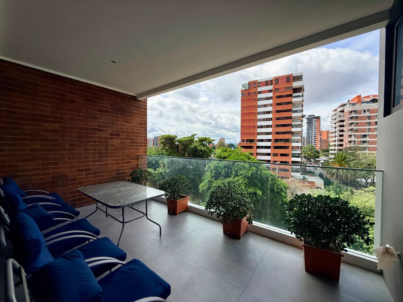 Apartamento amueblado en alquiler edificio Echo zona 14 — Apartamento en Alquiler en Zona 14, Guatemala, Ciudad — foto 4 de 17