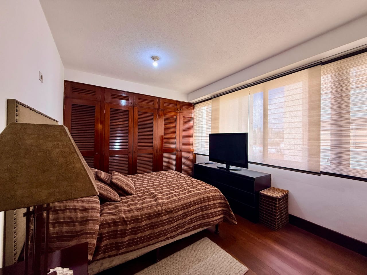 Apartamento amueblado en alquiler en Moradas del Acueducto zona 10 — Apartamento en Alquiler en Zona 10, Guatemala, Ciudad — foto 9 de 17