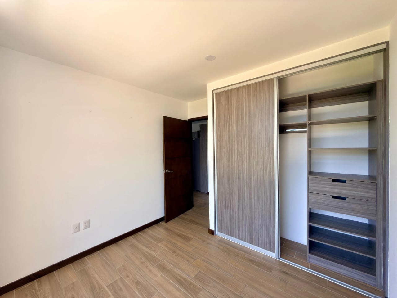 Apartamento en venta km 14.5 Carretera Salavdor edifcio O2 — Apartamento en Venta en Carretera a El Salvador, Guatemala, Ciudad — foto 4 de 17