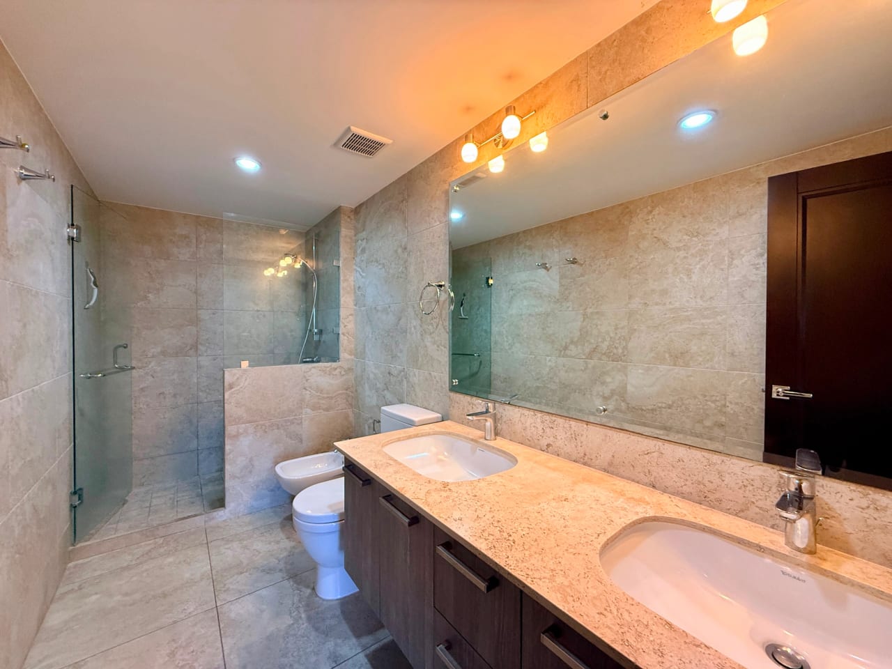 Apartamento amueblado en alquiler en Santa Sofia zona 10 — Apartamento en Alquiler en Zona 10, Guatemala, Ciudad — foto 11 de 17