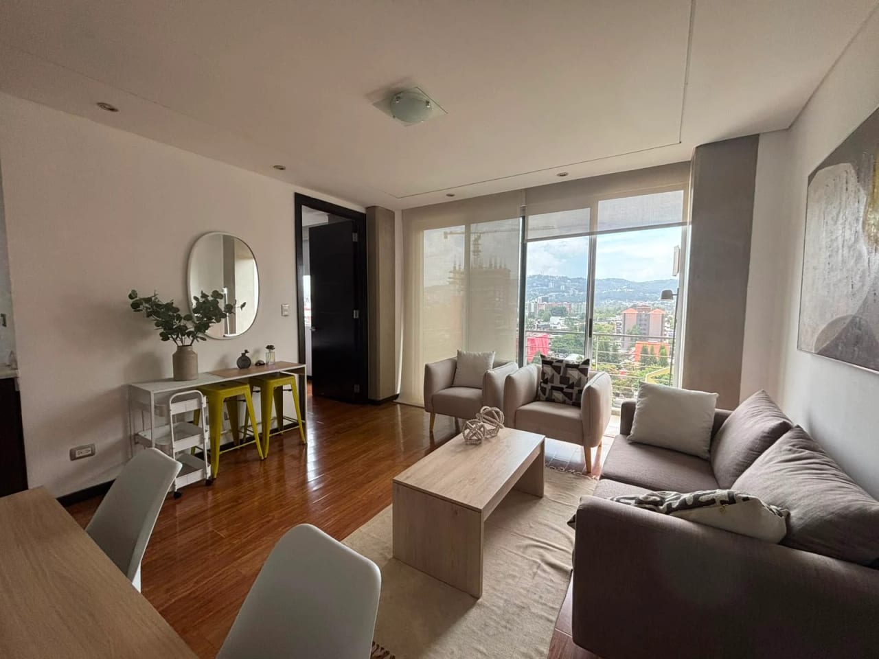 Apartamento amueblado en alquiler en Torre 14 zona 14 — Apartamento en Alquiler en Zona 14, Guatemala, Ciudad — foto 1 de 8