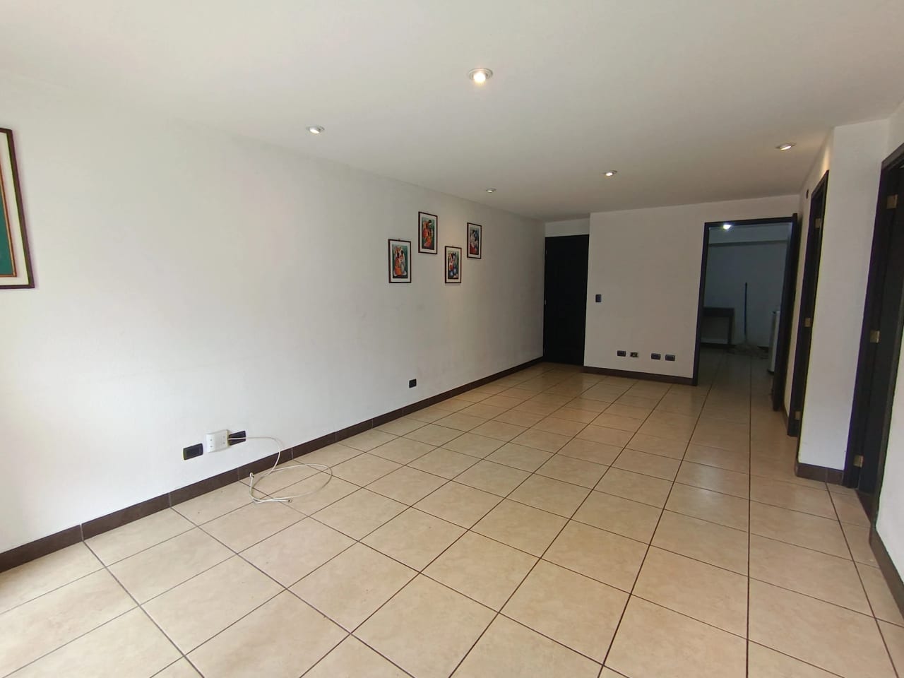 Apartamento en alquiler en Bosques de Euskadi zona 16 — Apartamento en Alquiler en Zona 16, Guatemala, Ciudad — foto 3 de 10