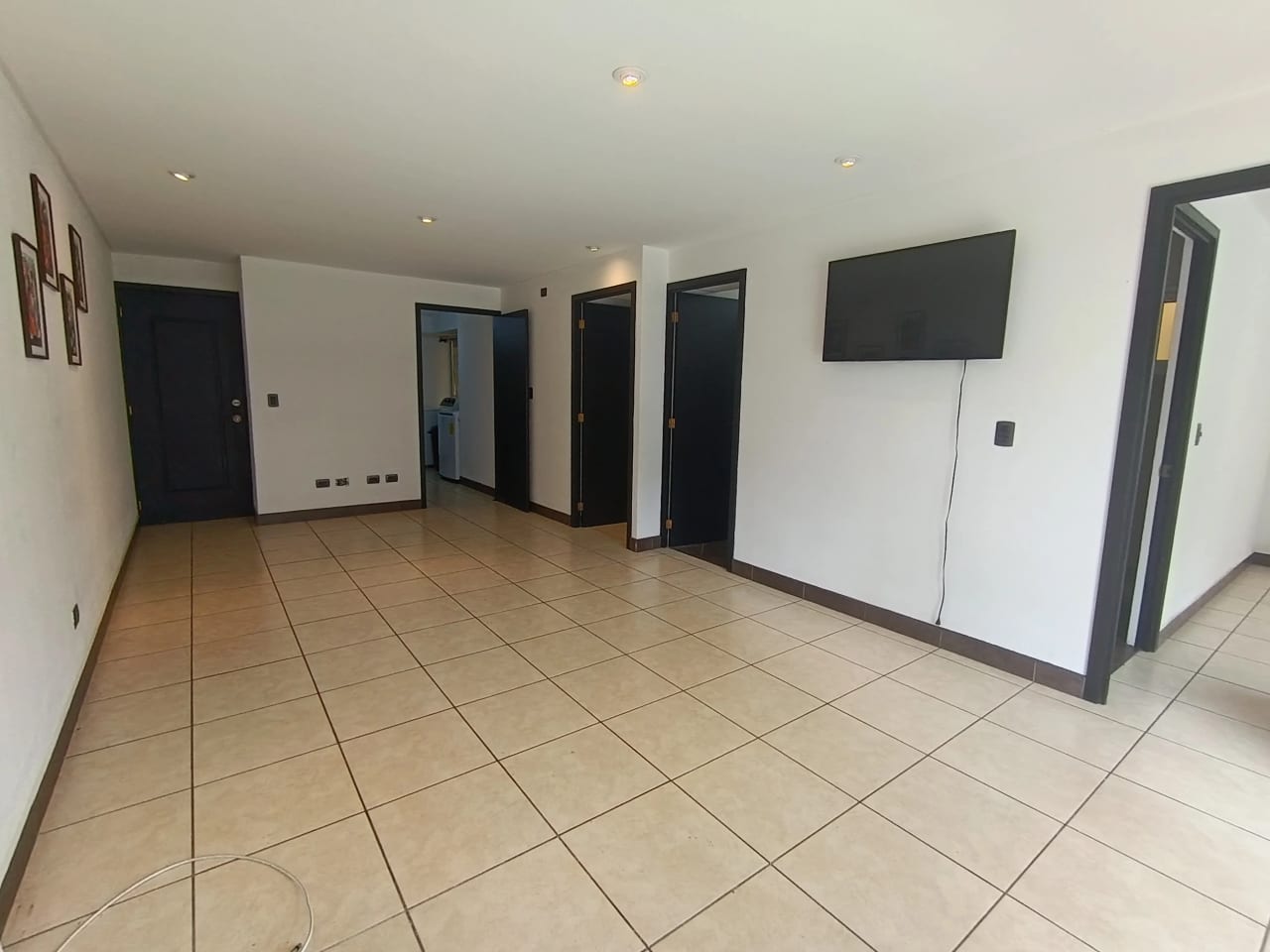 Apartamento en alquiler en Bosques de Euskadi zona 16 — Apartamento en Alquiler en Zona 16, Guatemala, Ciudad — foto 4 de 10