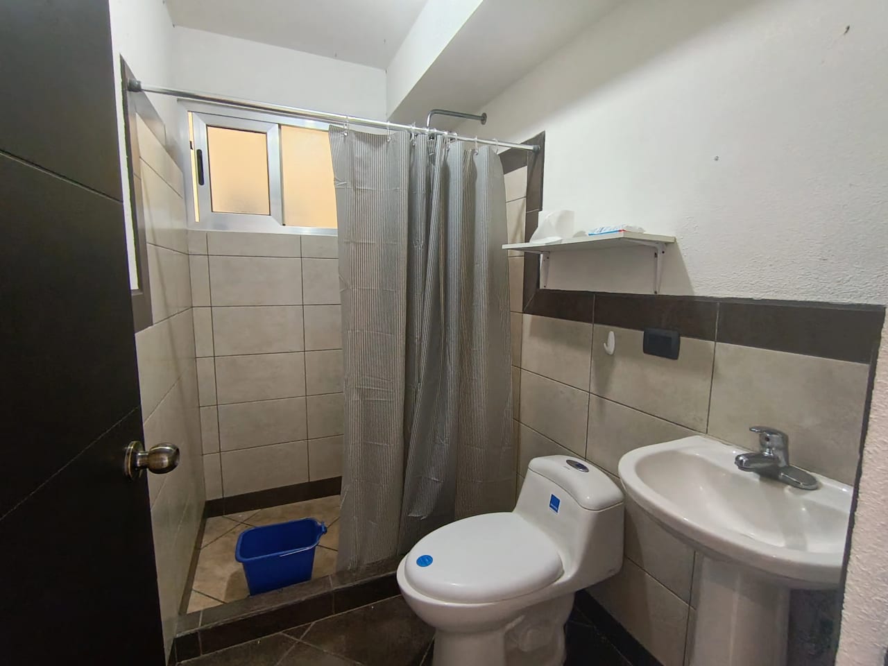 Apartamento en alquiler en Bosques de Euskadi zona 16 — Apartamento en Alquiler en Zona 16, Guatemala, Ciudad — foto 9 de 10