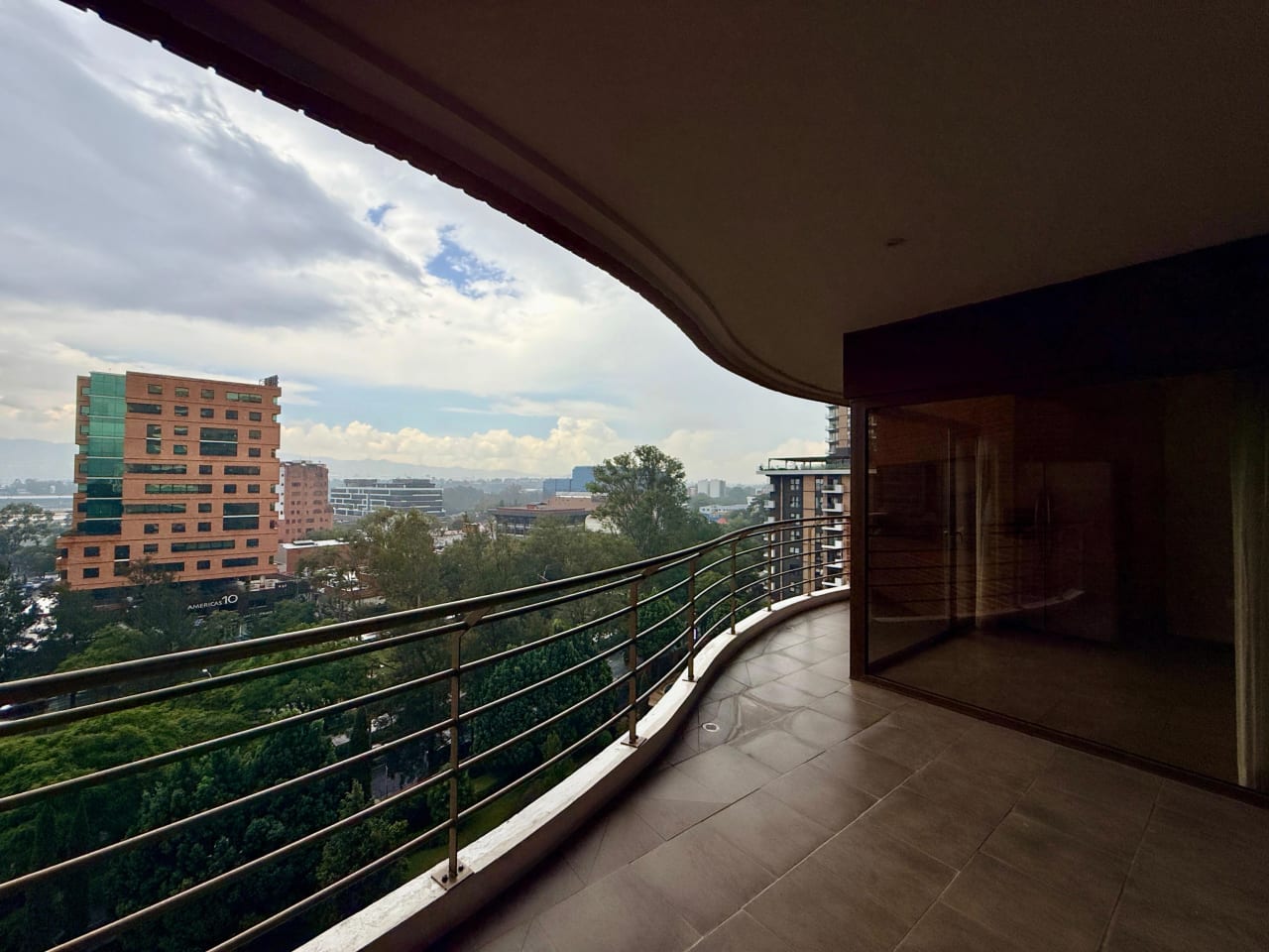 Apartamento en alquiler edificio Tadeus zona 14 — Apartamento en Alquiler en Zona 14, Guatemala, Ciudad — foto 3 de 17