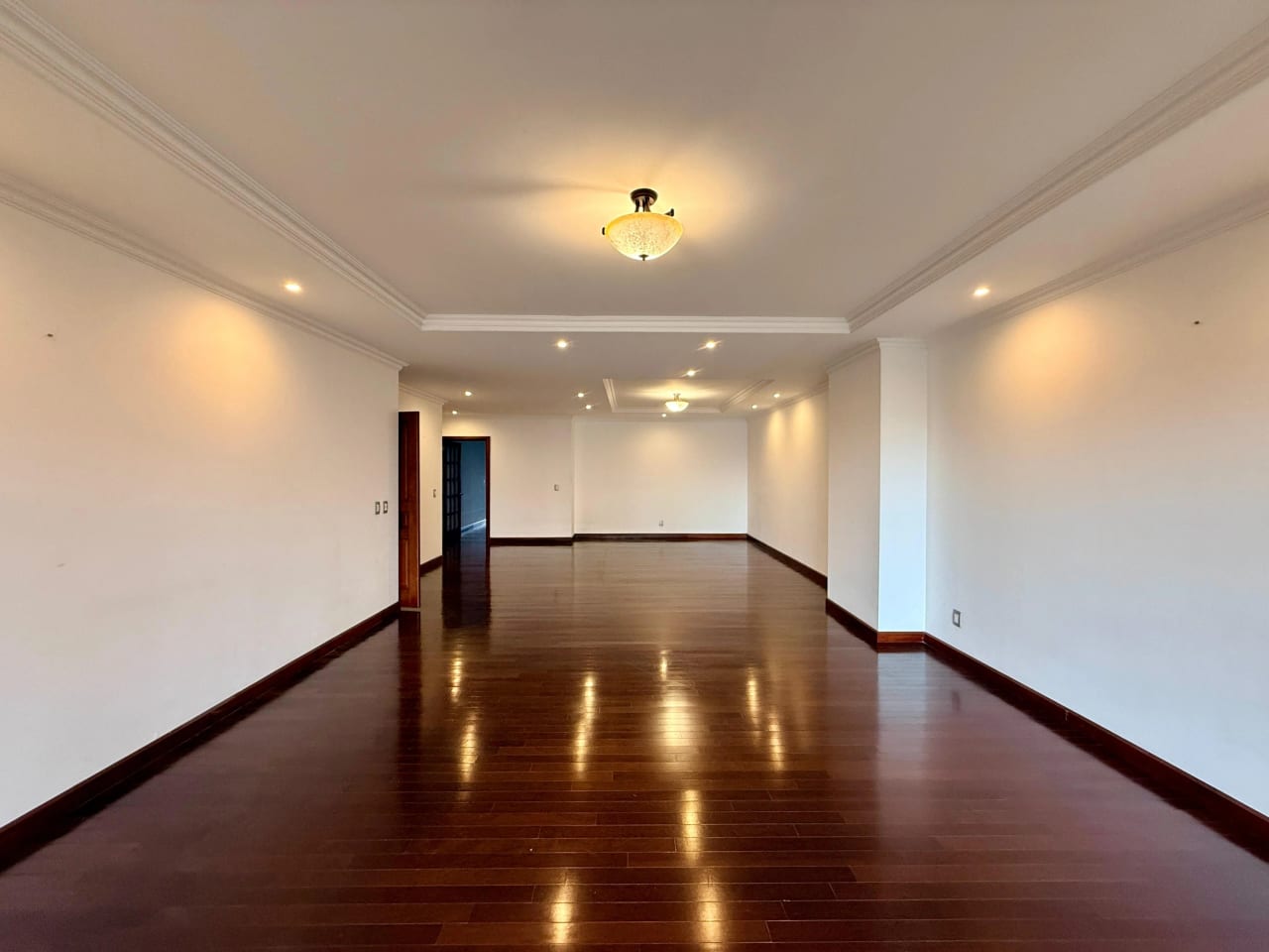 Apartamento en alquiler edificio Tadeus zona 14 — Apartamento en Alquiler en Zona 14, Guatemala, Ciudad — foto 5 de 17