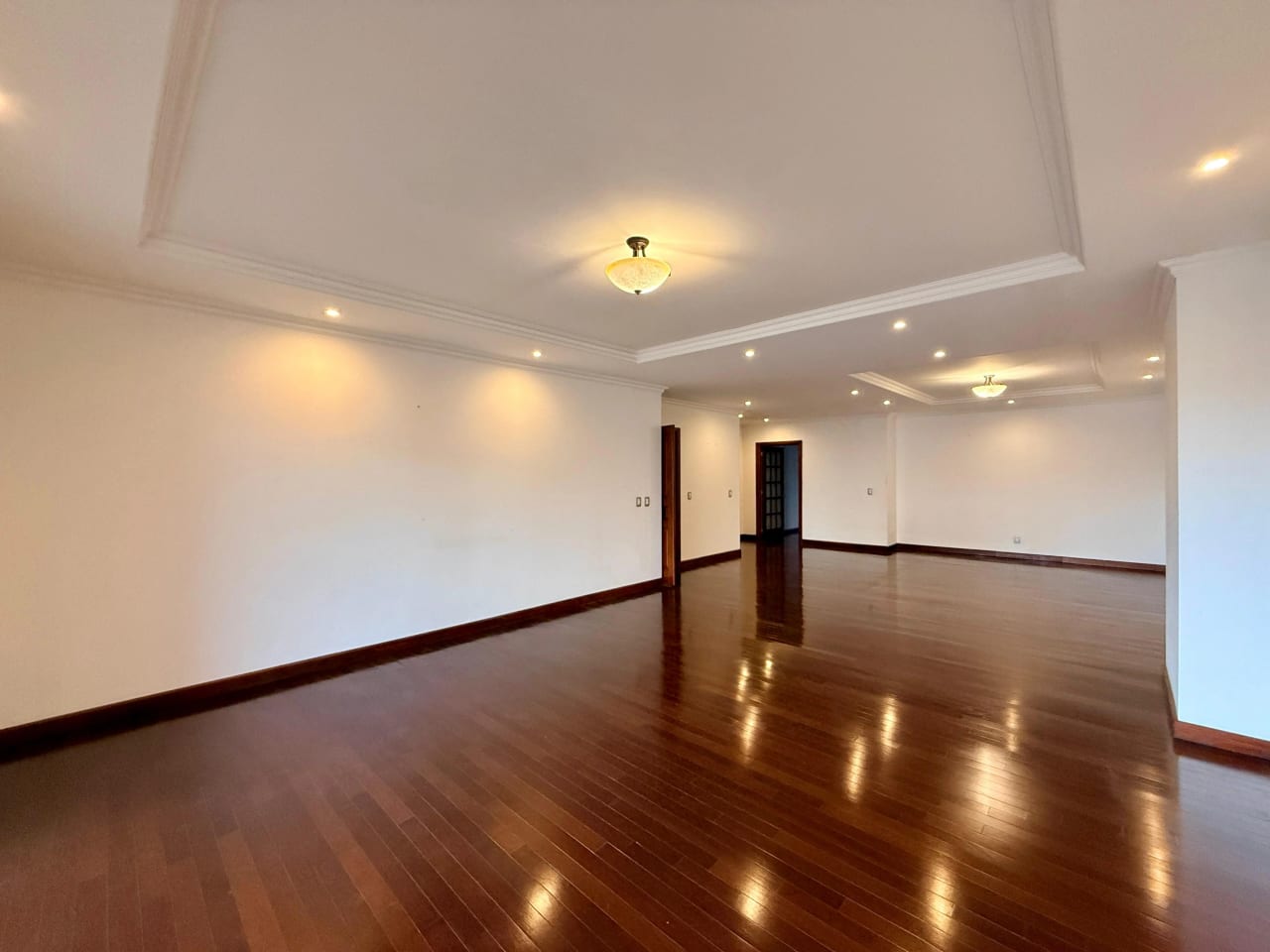 Apartamento en alquiler edificio Tadeus zona 14 — Apartamento en Alquiler en Zona 14, Guatemala, Ciudad — foto 6 de 17