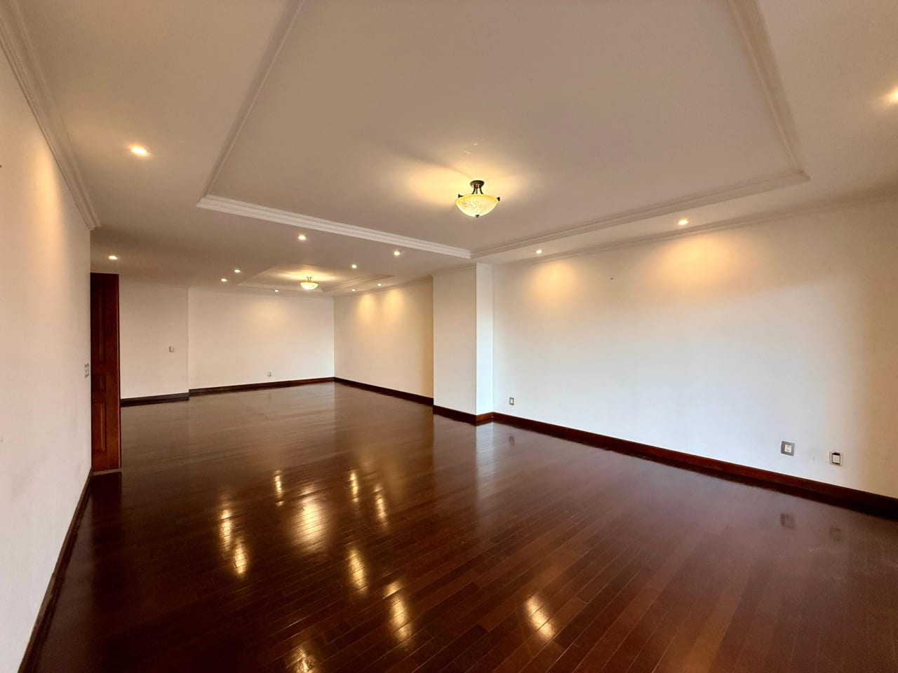 Apartamento en alquiler edificio Tadeus zona 14 — Apartamento en Alquiler en Zona 14, Guatemala, Ciudad — foto 7 de 17