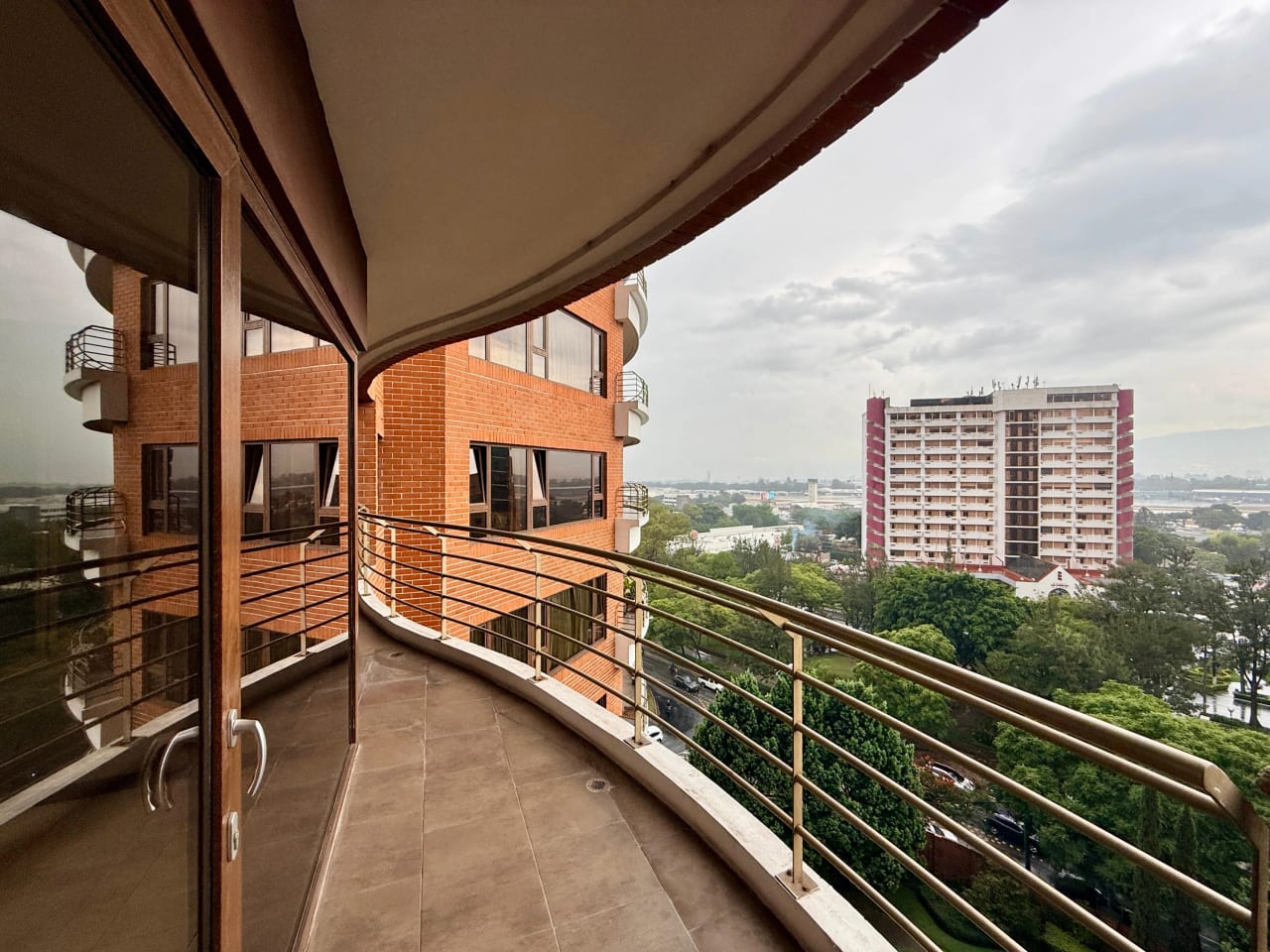 Apartamento en alquiler edificio Tadeus zona 14 — Apartamento en Alquiler en Zona 14, Guatemala, Ciudad — foto 8 de 17