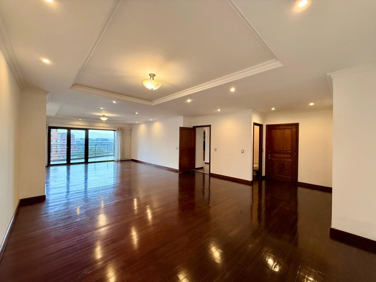 Apartamento en alquiler edificio Tadeus zona 14 — Apartamento en Alquiler en Zona 14, Guatemala, Ciudad — foto 10 de 17