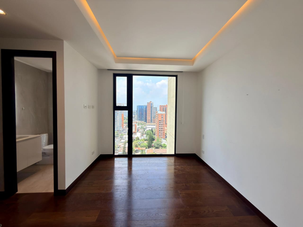 Apartamento en alquiler en edificio Vasanta zona 10 — Apartamento en Alquiler en Zona 10, Guatemala, Ciudad — foto 5 de 17