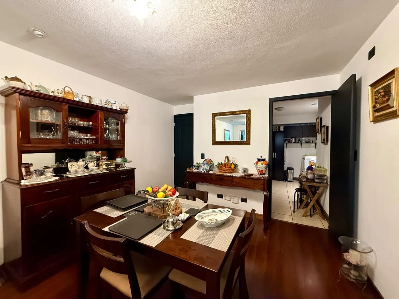 Apartamento en venta en Bosques de Euskadi zona 16 — Apartamento en Venta en Zona 16, Guatemala, Ciudad — foto 2 de 17