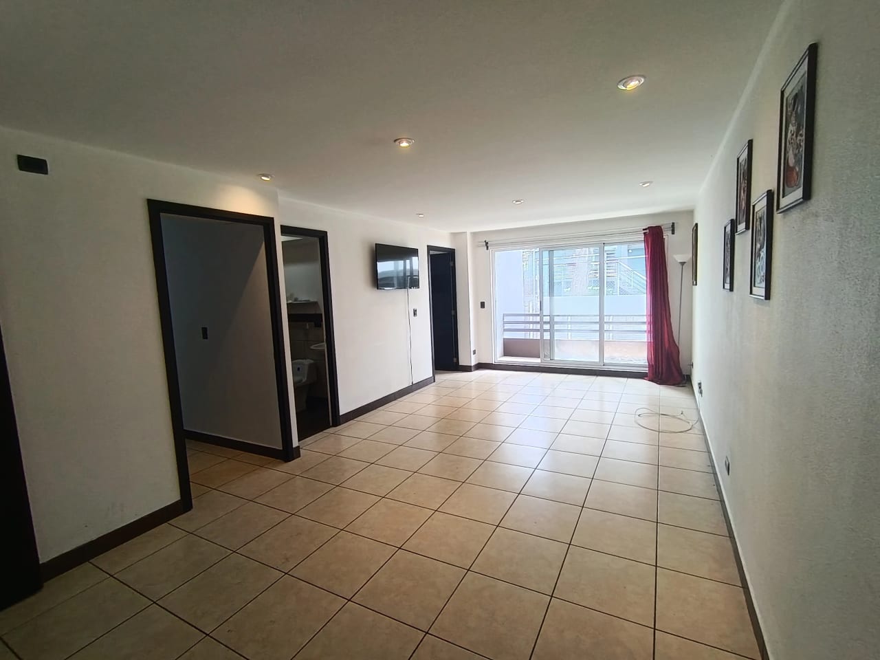 Apartamento en alquiler en edifcio Bosques de Euskadi zona 16 — Apartamento en Alquiler en Zona 16, Guatemala, Ciudad — foto 1 de 10