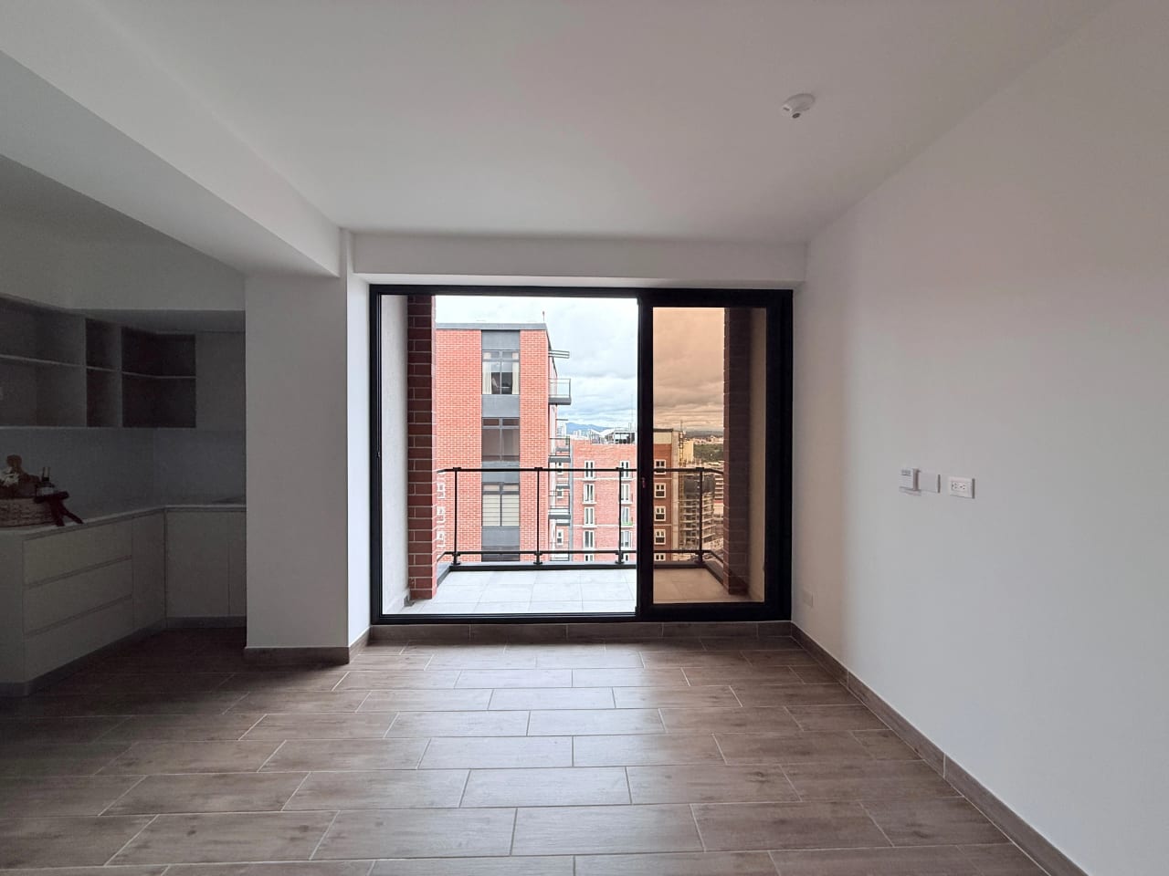 Apartamento en alquiler en Modra zona 4 — Apartamento en Alquiler en Zona 4, Guatemala, Ciudad — foto 8 de 17
