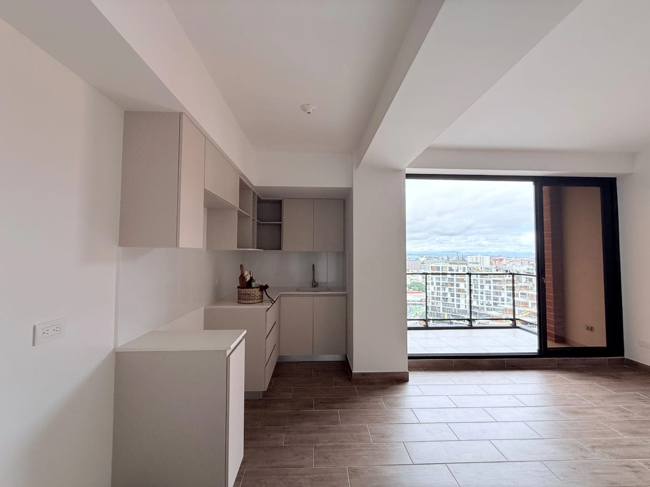 Apartamento en alquiler en Modra zona 4 — Apartamento en Alquiler en Zona 4, Guatemala, Ciudad — foto 16 de 17