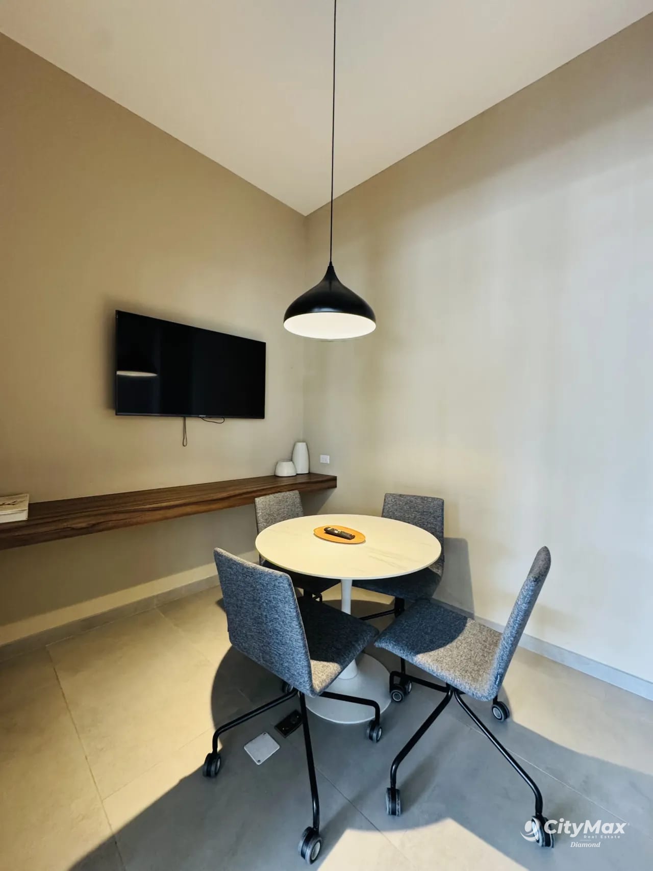Apartamento amueblado en renta zona 10 — Apartamento en Alquiler en Zona 10, Guatemala, Ciudad — foto 3 de 10