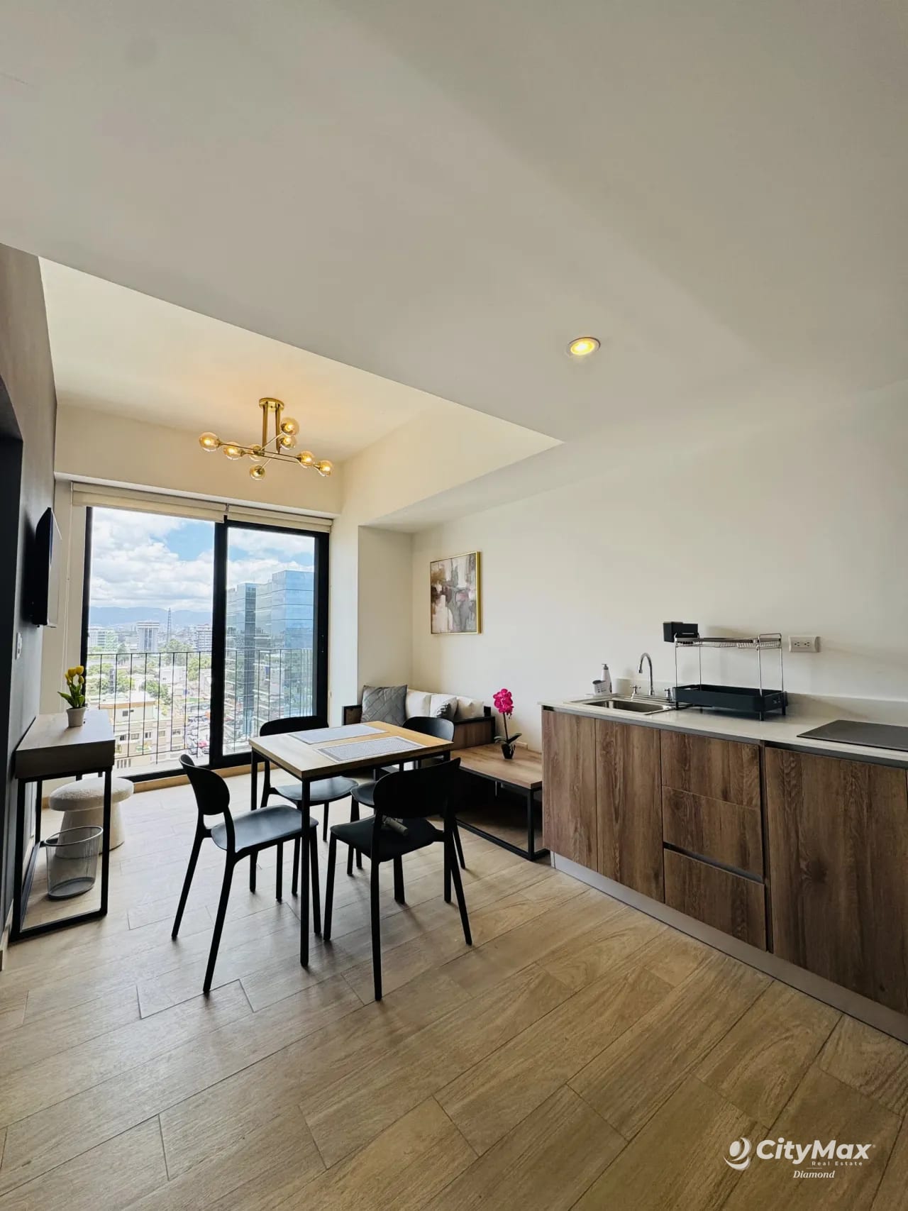 Apartamento amueblado en renta zona 10 — Apartamento en Alquiler en Zona 10, Guatemala, Ciudad — foto 5 de 10