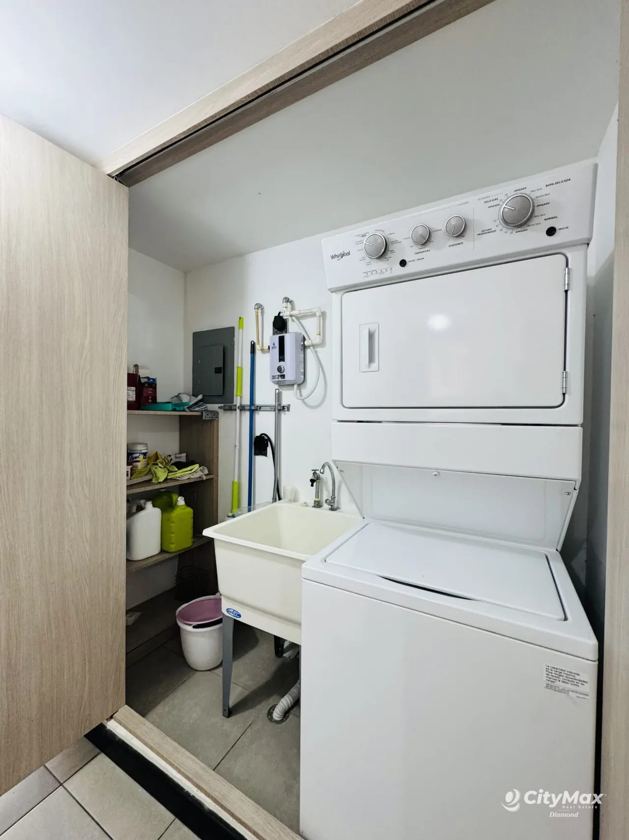 Apartamento en renta Amueblado en zona 16, Hexa 16 — Apartamento en Alquiler en Zona 16, Guatemala, Ciudad — foto 4 de 8