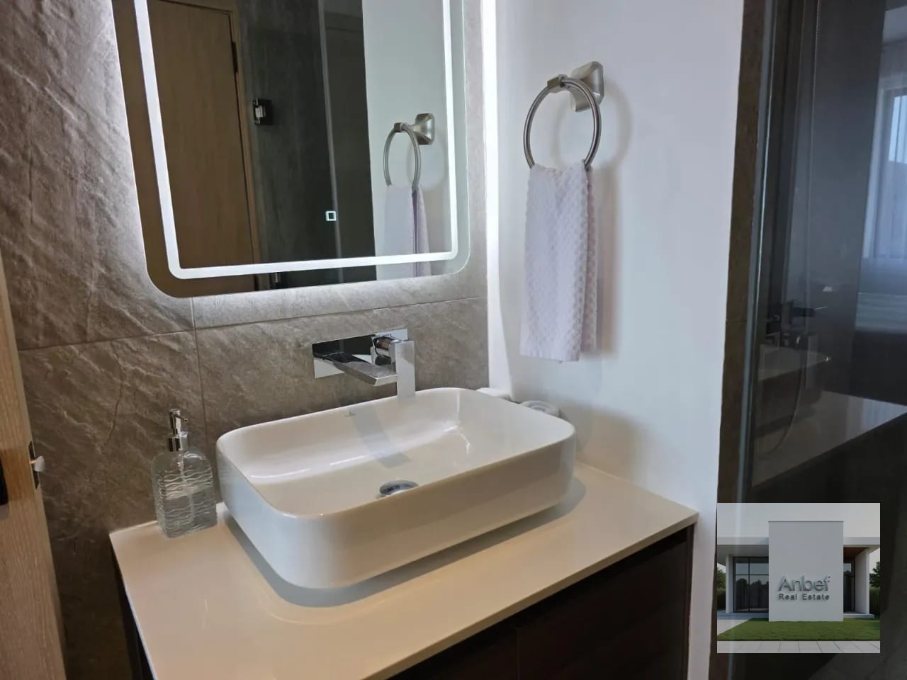 alquiler Apartamento Amueblado Moderno 2 Dormitorios Z10 — Apartamento en Alquiler en Bonadiez, Zona 10, Guatemala, Ciudad — foto 9 de 11