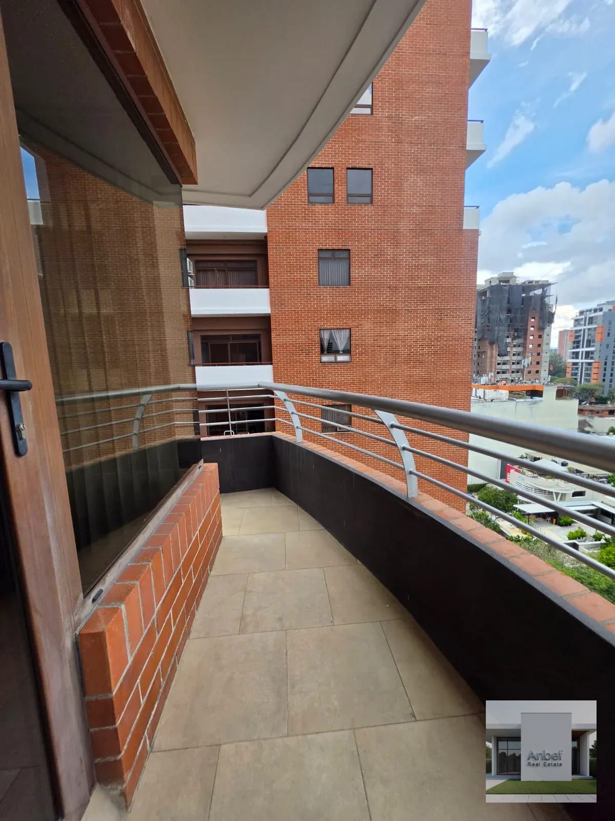 Alquiler Apartamento Amueblado 2 Dormitorios y cuarto de servicio Z10 — Apartamento en Alquiler en Zona 10, Guatemala, Ciudad — foto 1 de 12
