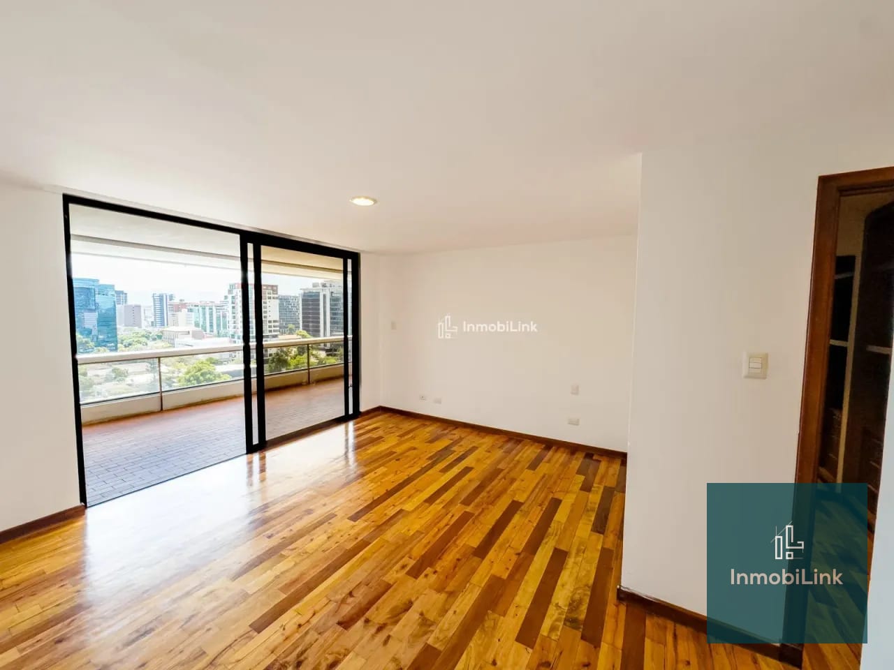 Tiffany 3H — Apartamento en Venta en Zona 10, Guatemala, Ciudad — foto 3 de 17