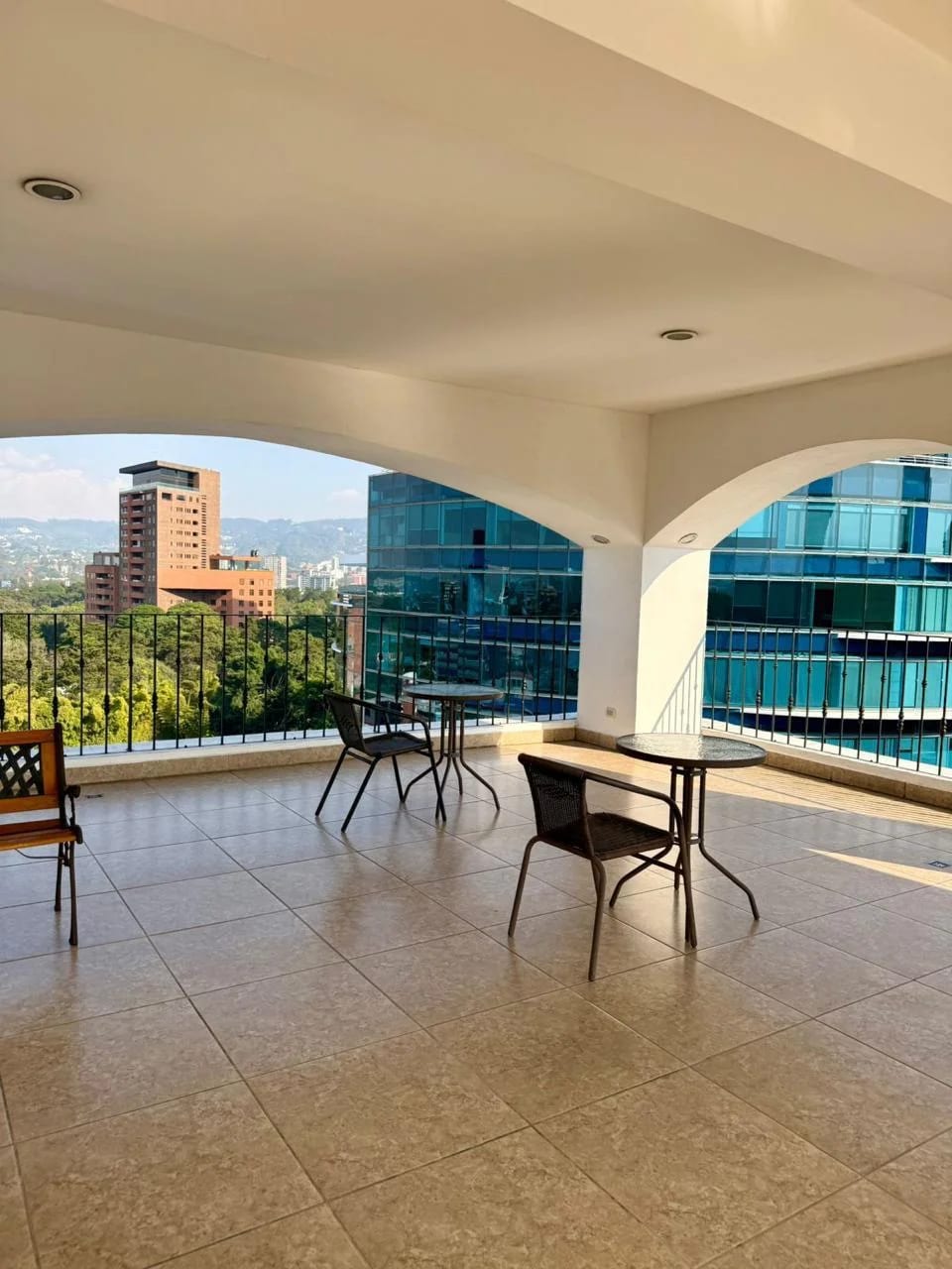 Apartamento amueblado en renta Zona 10 - La Madeleine — Apartamento en Alquiler en Zona 10, Guatemala, Ciudad — foto 14 de 15