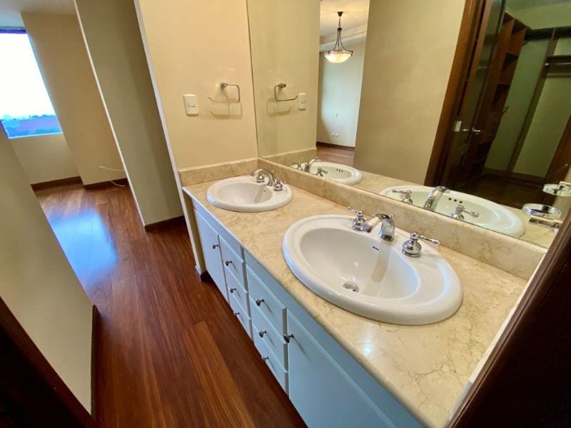Apartamento en alquiler zona 10, 2 dormitorios + cuarto de servicio — Apartamento en Alquiler en Zona 10, Guatemala, Ciudad — foto 6 de 10